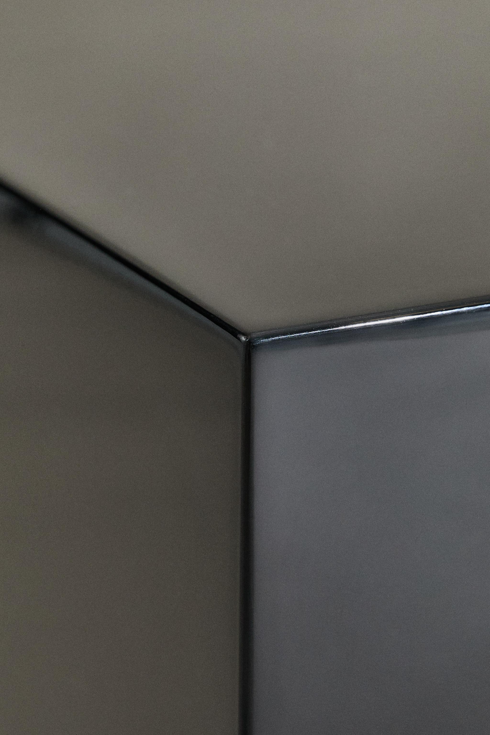 TABLE D’APPOINT LAQUÉE I COLIN KING